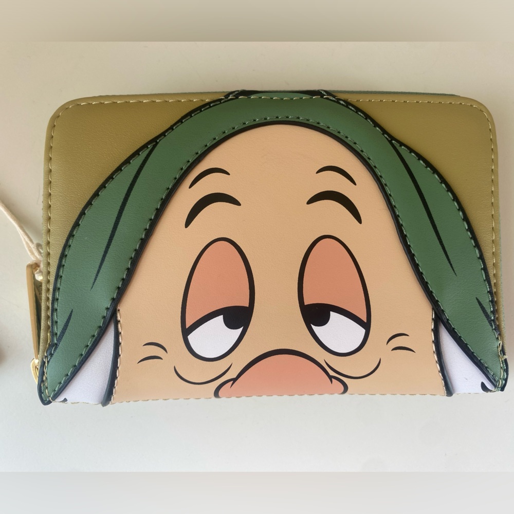 Loungefly Disney Snow White and the Seven Dwarfs Sleepy Zipper around Wallet